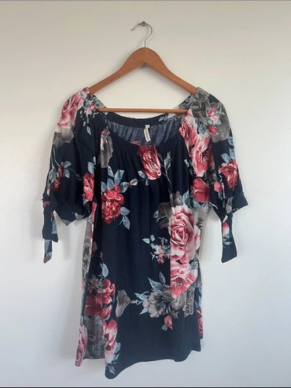 ✨3/$25✨ Off the Shoulder Floral Top